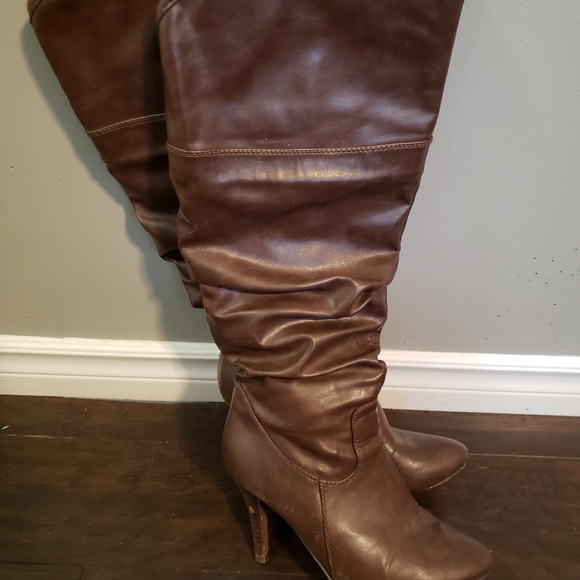 Brown heeled boots - Picture 2 of 2